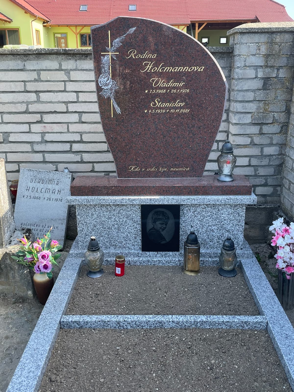 Kamenný pomník na míru – STONIA kamenictví